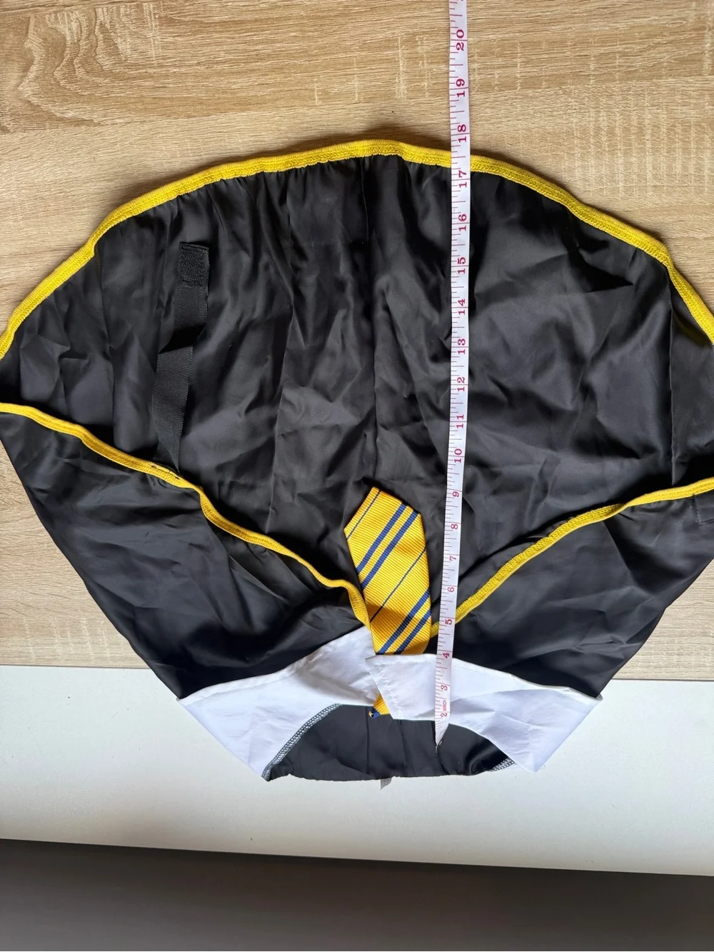 Hufflepuff Black and Yellow pet Wizard Cape with Tie and glasses